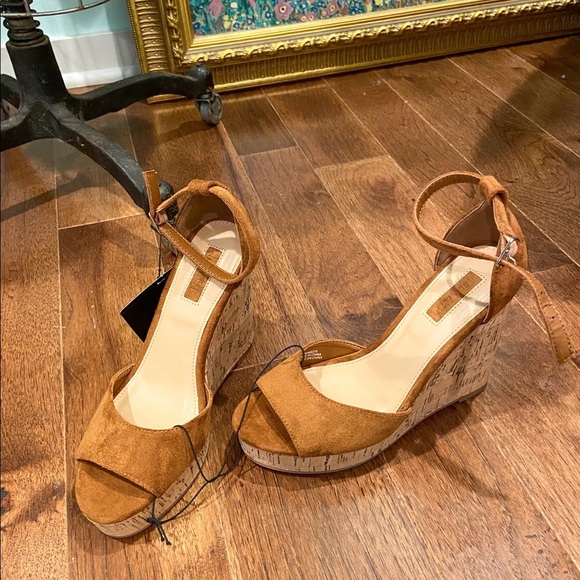NWT Deep Tan Vegan Suede Cork Wedge Heels 7 US Shoes Fall Autumn Pumpkin Spice - Picture 2 of 5